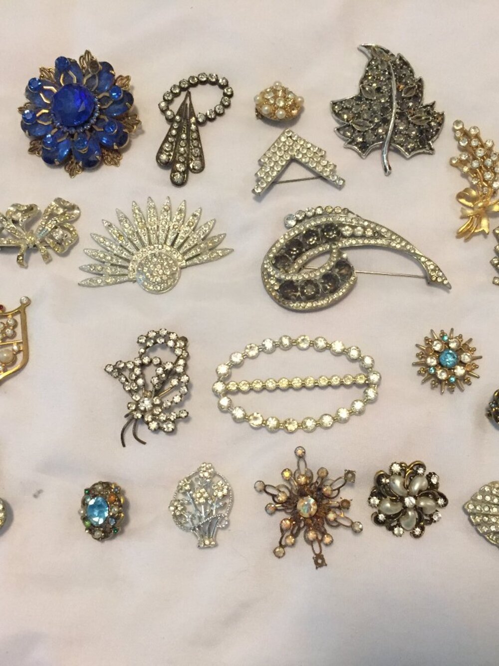 12 Piece Vintage Rhinestone Brooch/ Pin Set Estate Retro Jewelry